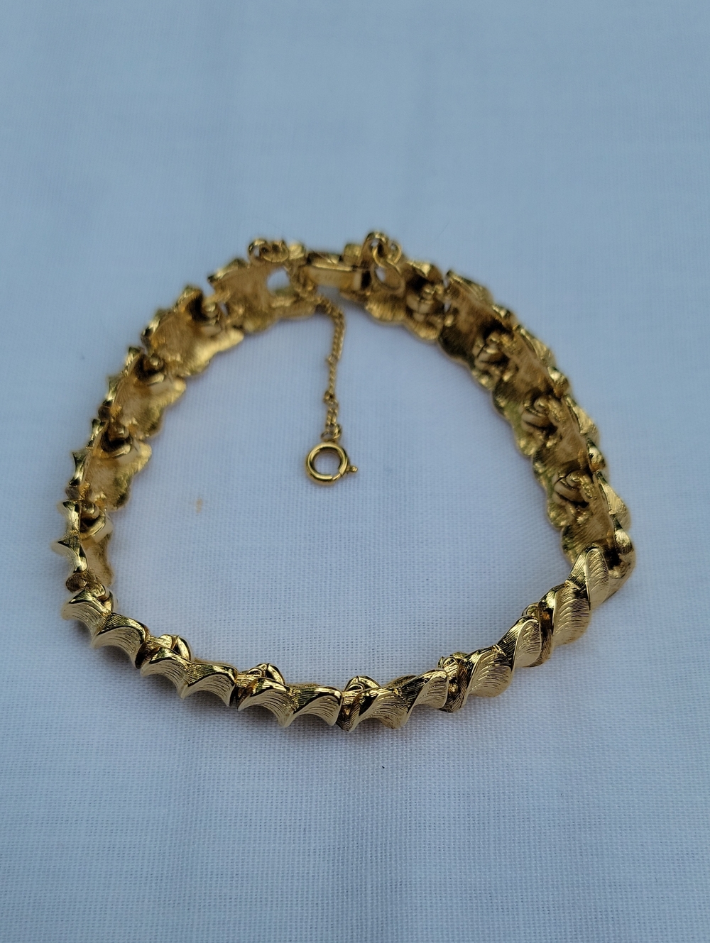 Vintage Monet Elegant Gold-Tone Women’s Link Bracelet